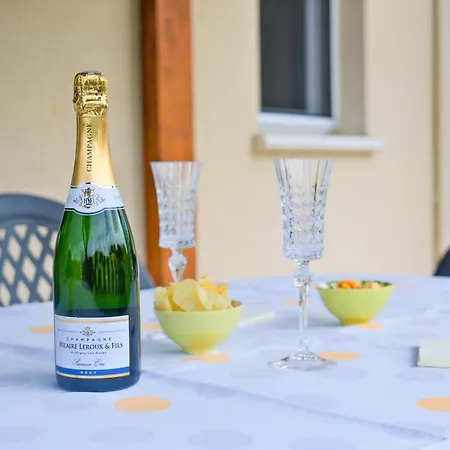 Feriehus Le Perchoir Avec Piscine Et Clim Savignac-les-Églises