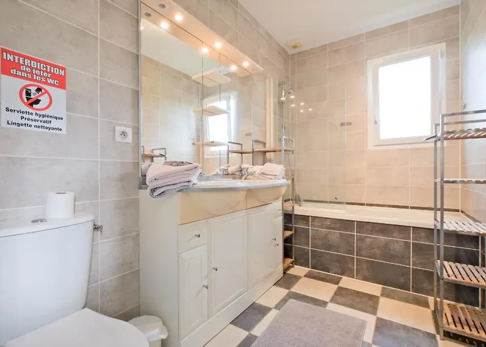 Prázdninový dům Le Perchoir Avec Piscine Et Clim *