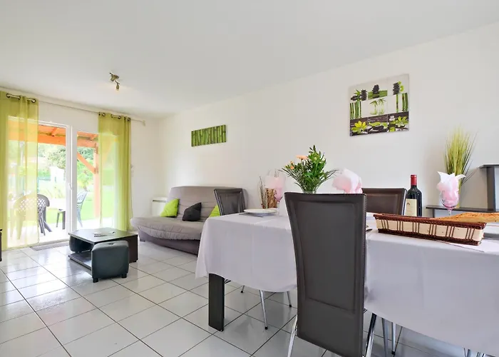 Prázdninový dům Le Perchoir Avec Piscine Et Clim *